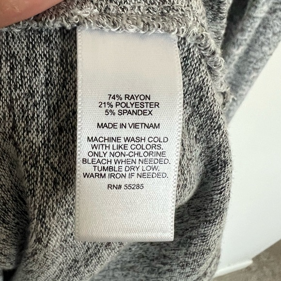 💕 Express One Eleven V-Neck Supersoft Tee Shirt - Grey - S - Picture 5 of 5